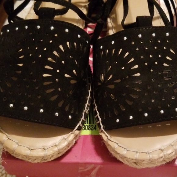 Sandals - Picture 3 of 8